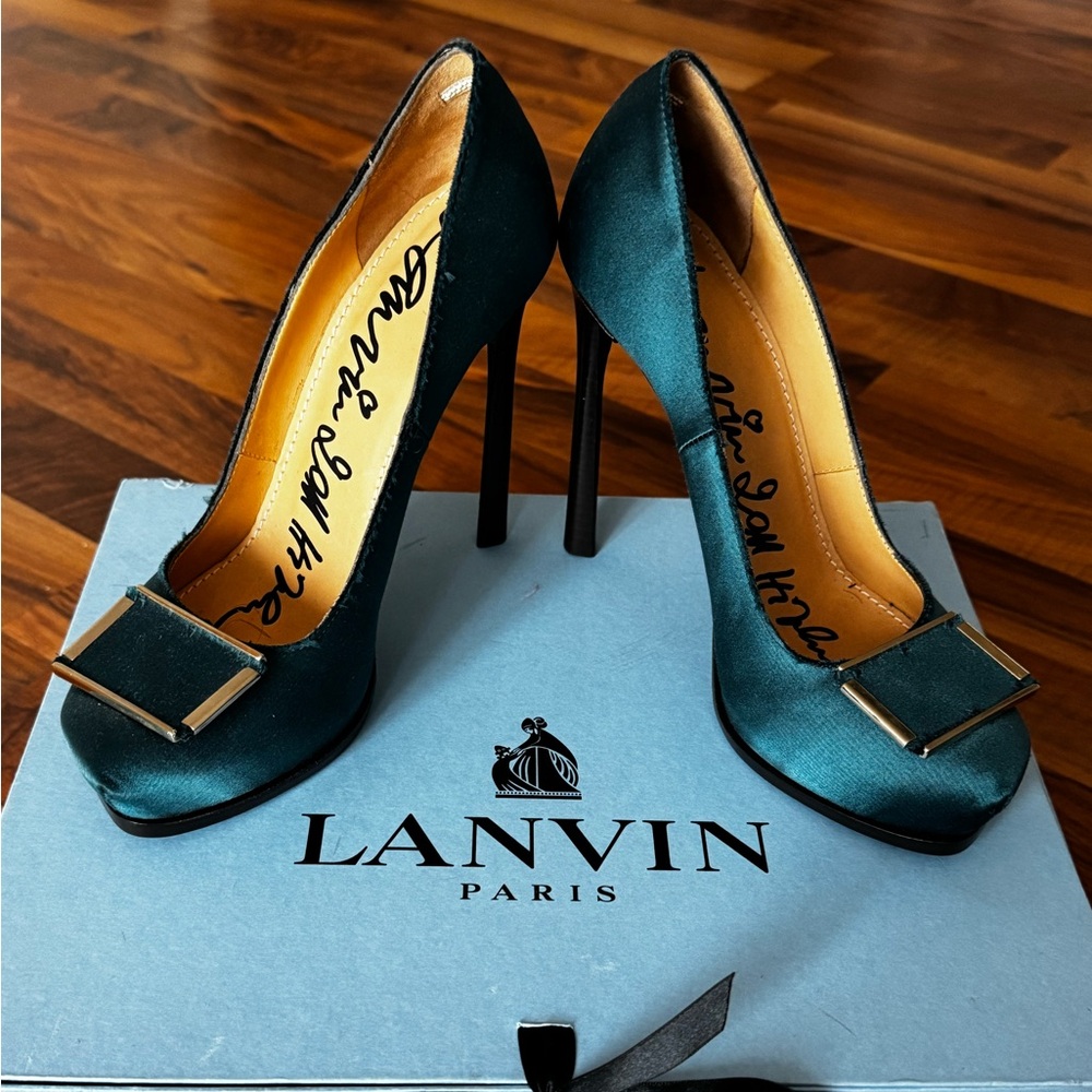 LAVIN ESCAPRIN AVEC RECTANGLE METTALIQUE PUMP WITH METALLIC RECTANGLE Size 38